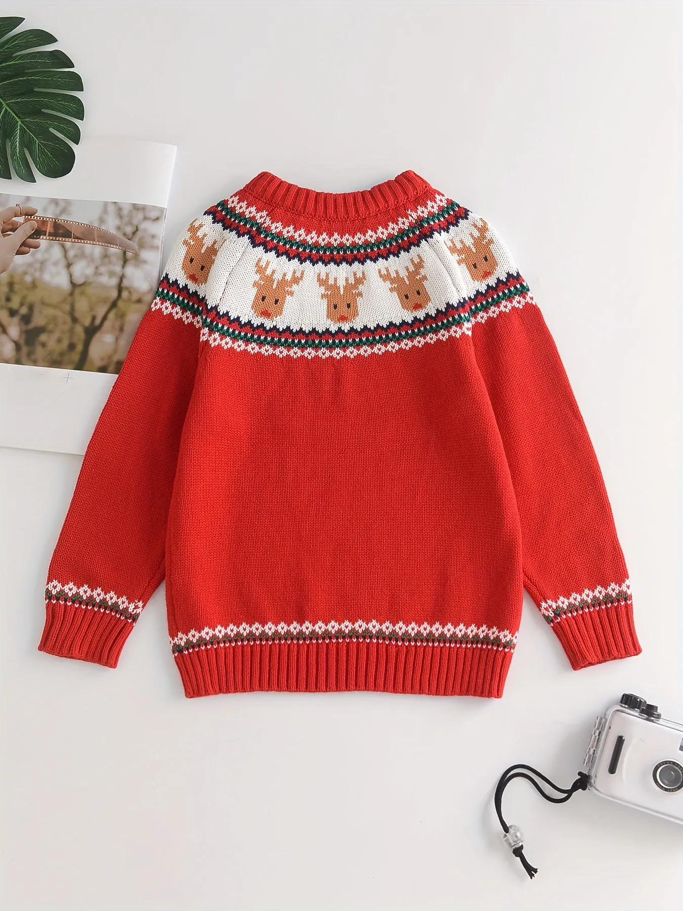 Cozy Cotton Knit Christmas Sweater for Boys & Girls - Cute Embroidered Flowers, Soft & Warm Pullover with Round Neck