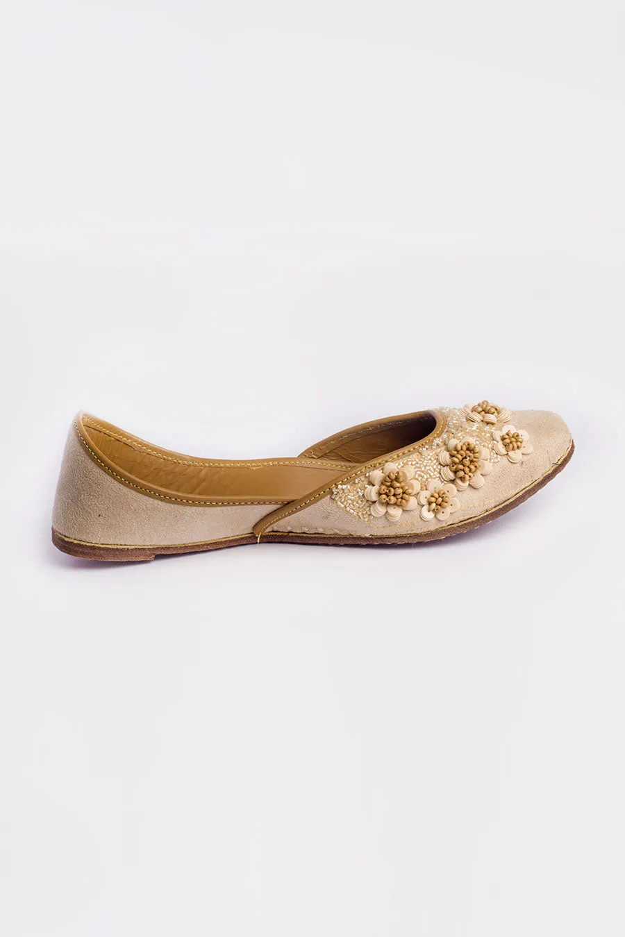 Sunheri Peony - Embroidered Beige Jutti